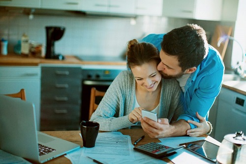 pareja equilibrada, finanzas sanas