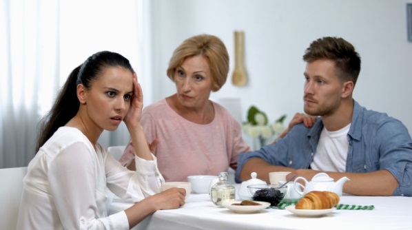 comentarios que una suegra nunca le debe decir a su nuera